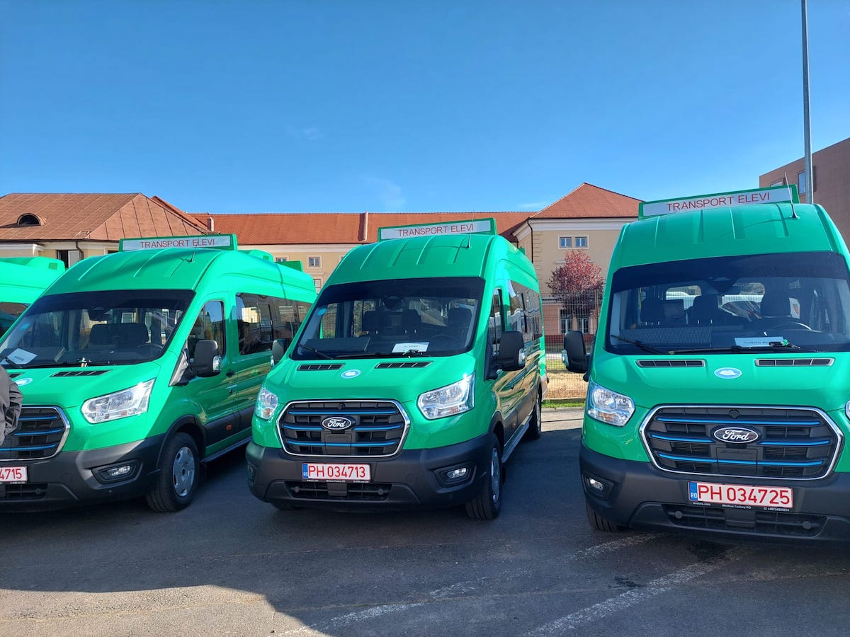 Ministrul Investițiilor sesizează Parchetul European în legătură cu achiziția microbuzelor electrice școlare. „Același tip de microbuz a fost achiziționat, în județe diferite, între un minim de 99.000 euro și un maxim de 263.000 de euro”