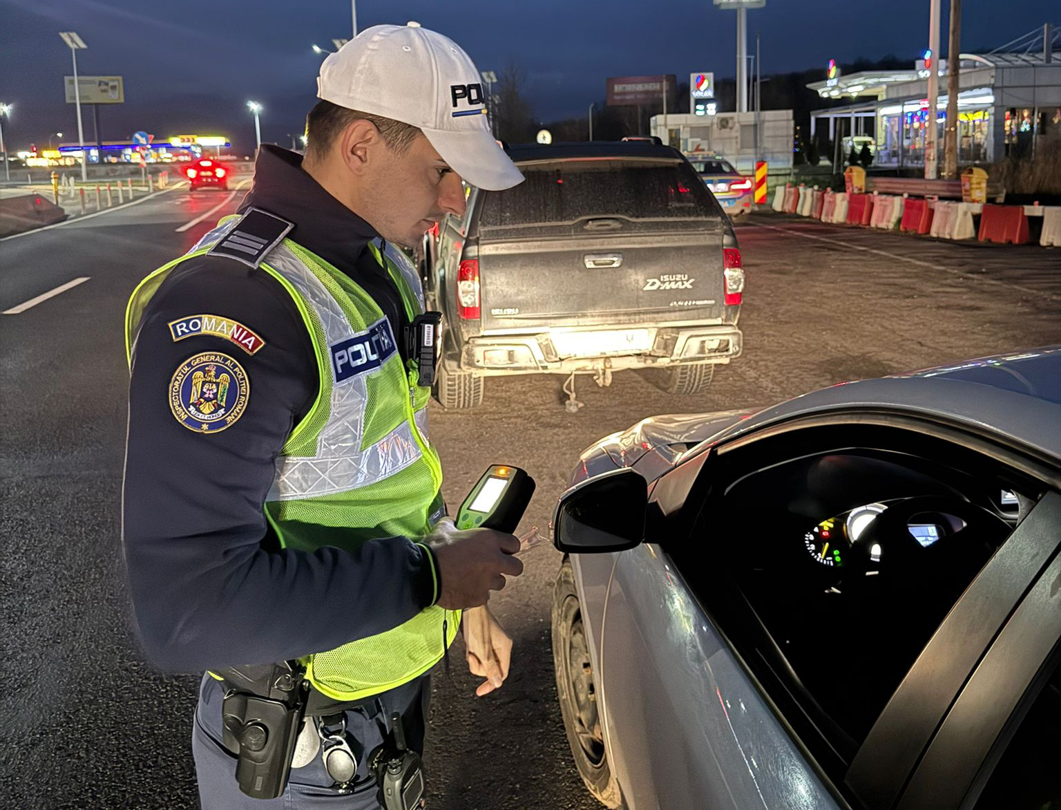 Acțiune a polițiștilor, în weekend. Au verificat peste 250 de autovehicule și au efectuat 232 de testări cu aparatul etilotest