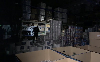 15 minute de beznă la Metro, în Sibiu. „Ne-am continuat cumpărăturile folosind lumina lanternelor de la telefoane”