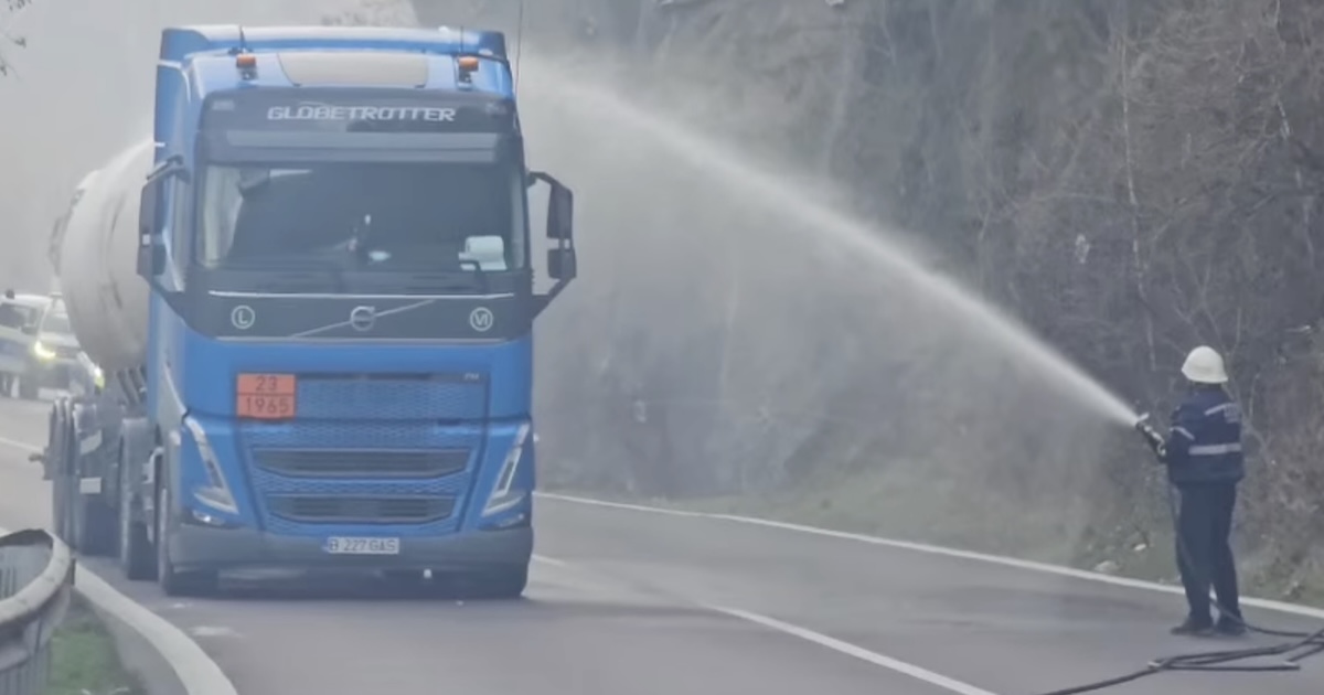 Actualizare.VIDEO Valea Oltului e închisă. O autocisternă pierde gaz petrolier lichefiat. A fost instituită o zonă de siguranță