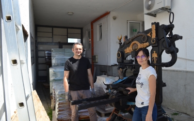 Doi sibieni s-au mutat la sat și reabilitează o șură săsească pe care o vor transforma în muzeu al tipografiei. „Am vrut să trăim mai aproape de natură şi mai departe de problemele urbei”