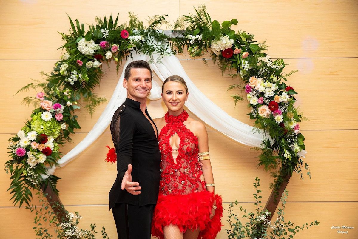 Dance Mood Sibiu: Doi tineri și-au deschis școală de dans. „Ideea acestui proiect a venit firesc din dorința de a contribui la dezvoltarea dansului sportiv în comunitatea noastră”