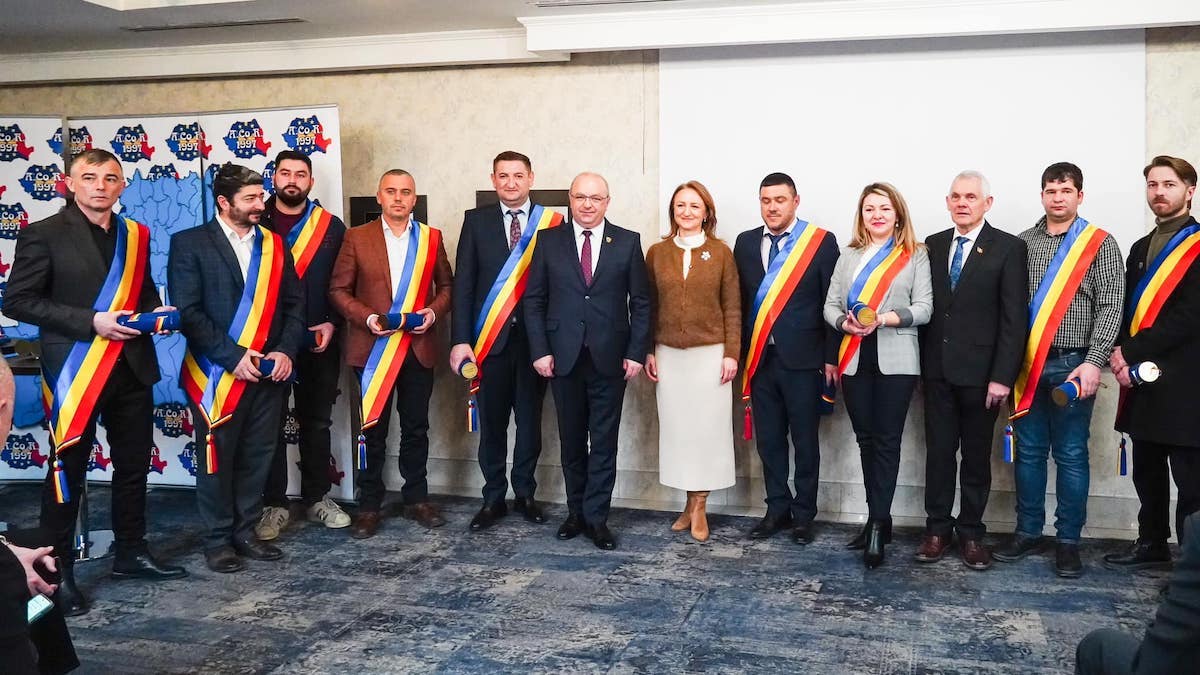 Primarul comunei Sadu, Valentin Ivan, reales președinte al Filialei Județene Sibiu a ACoR. „În administrație, succesul nu vine niciodată singur. Vine din muncă, viziune, colaborare și, mai presus de toate, din încrederea pe care ne-o oferim unii altora”