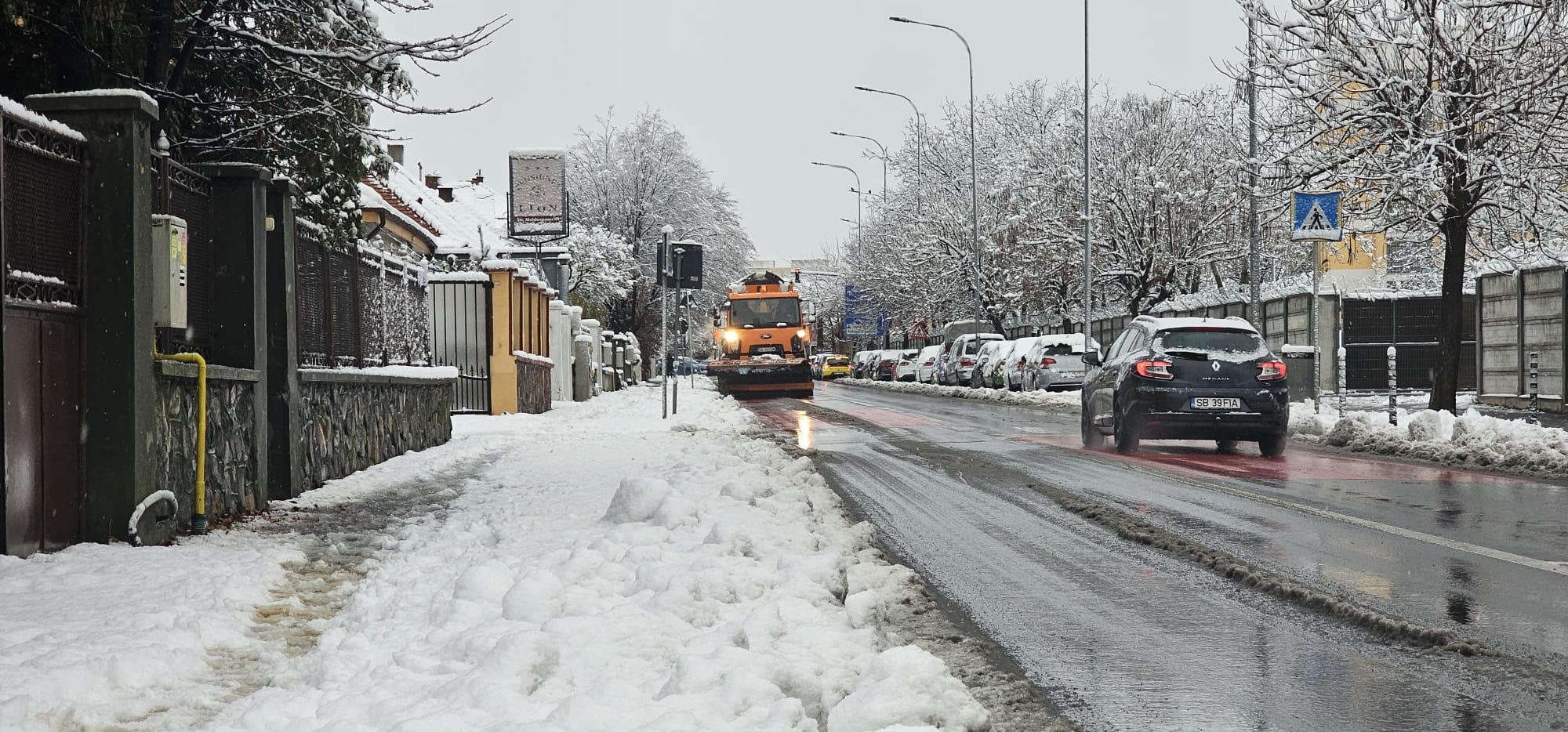 Primăria Sibiu: 12 utilaje de deszăpezire acționează de azi dimineață, de la ora 3