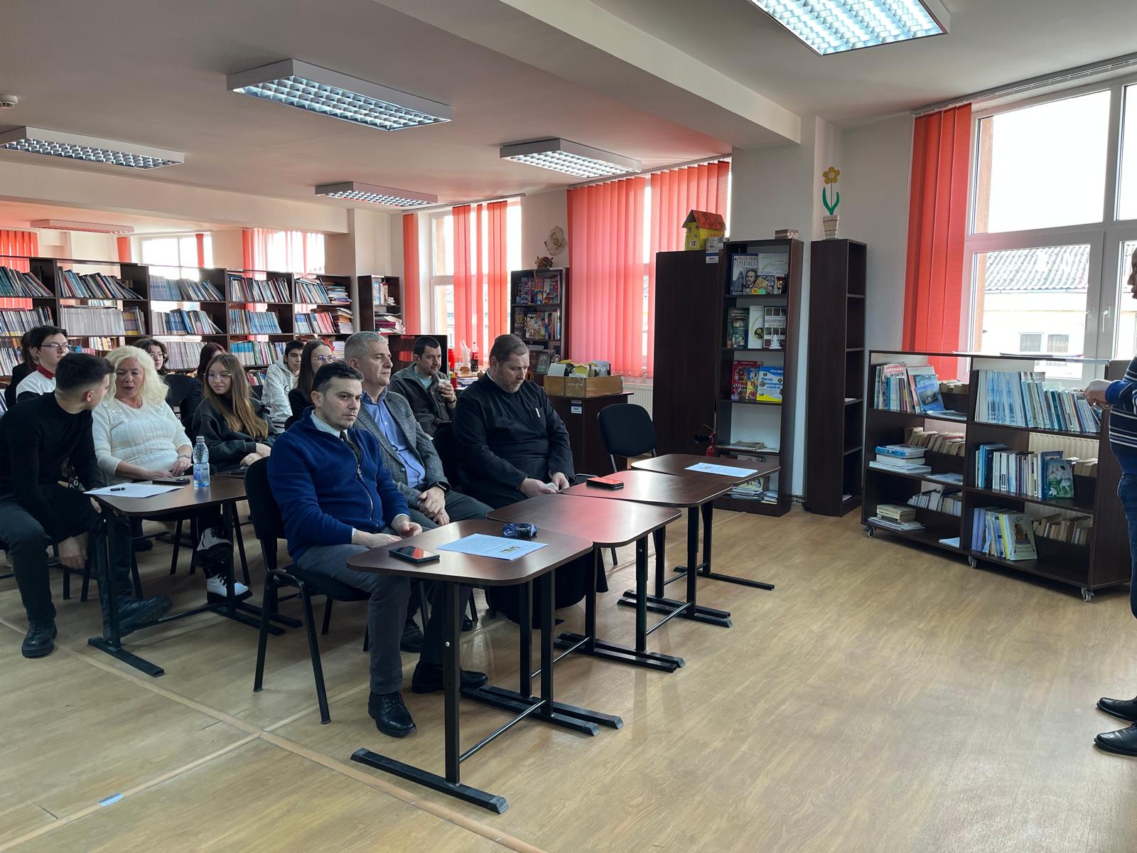 Liceul Teoretic „Gheorghe Lazăr” Avrig a găzduit cea de-a XV-a ediție a Sesiunii Interjudețene de Comunicări. Au participat elevi și profesori din 11 județe