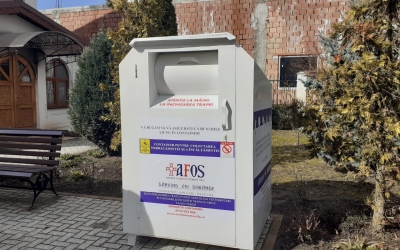 Containere pentru reciclarea hainelor uzate la Biserici din județ, prin Asociația Filantropia Ortodoxă Sibiu: Unele ajung la nevoiași, altele în nordul Africii