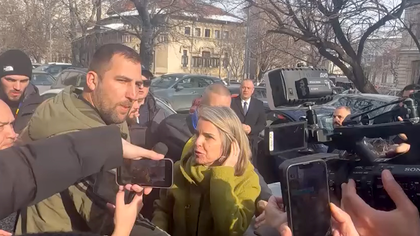 VIDEO Cristela Georgescu a mers cu bodyguarzii la Parchet. „Noi suntem puternici, pentru că puterea vine de la Dumnezeu”