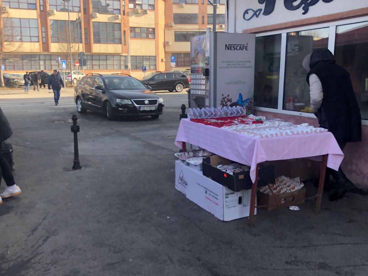 De la un leu la 40 de lei. Ce mărțișoare găsim în Piața Cibin
