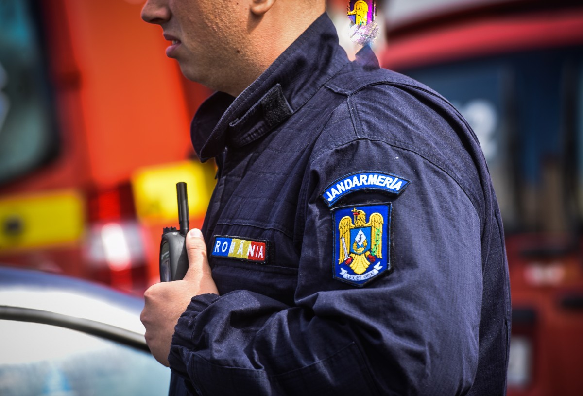 5 persoane au fost amendate de jandarmi pentru că au făcut picnic în locuri neamenajate, în zona Avrig