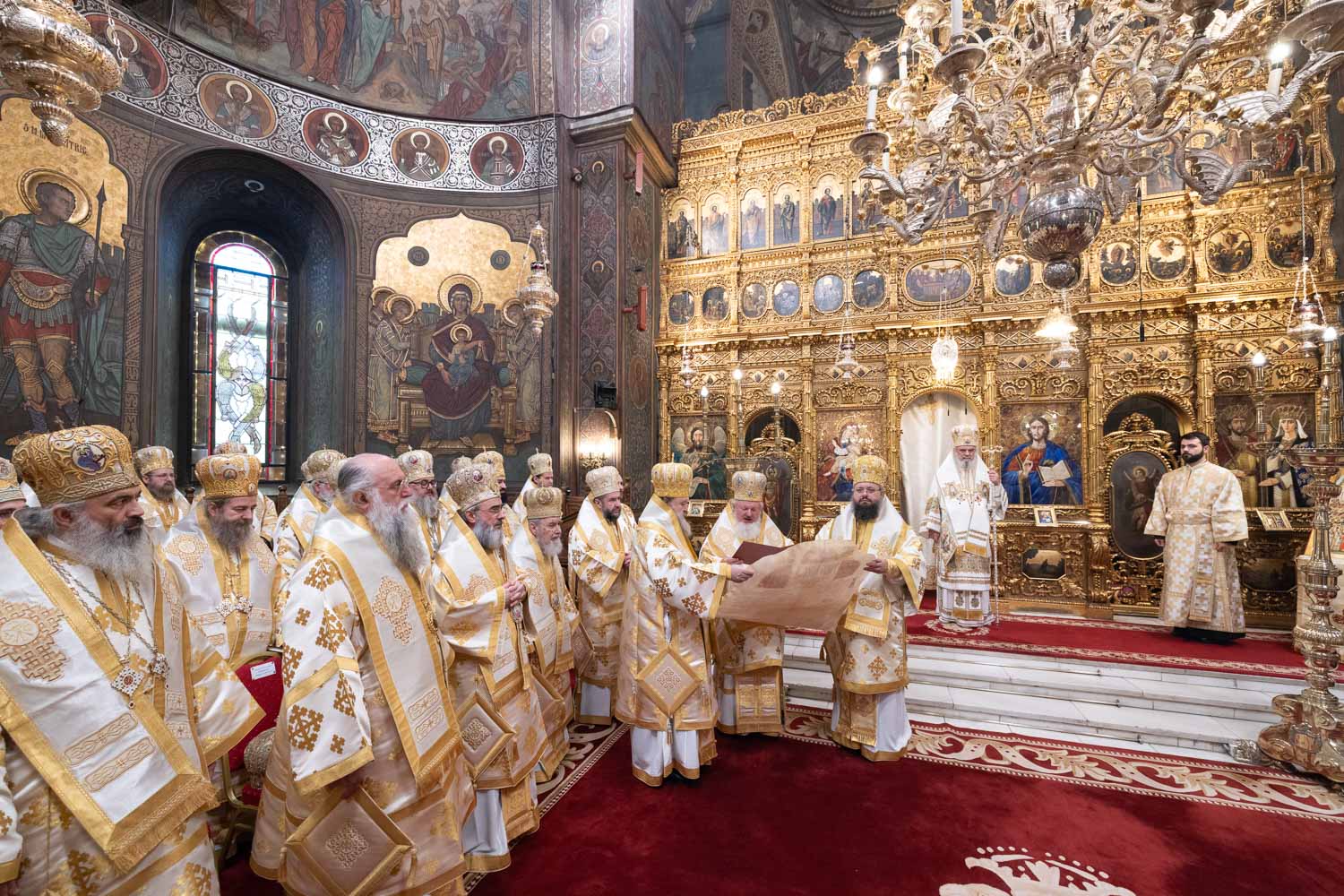 BOR a proclamat cei 16 sfinți canonizați anul trecut. Arsenie Boca, Dumitru Stăniloae și Sofian Boghiu au avut legătură cu Sibiu. „Este un act de recunoaștere a sfințeniei vieții lor, care transcende orice context politic”