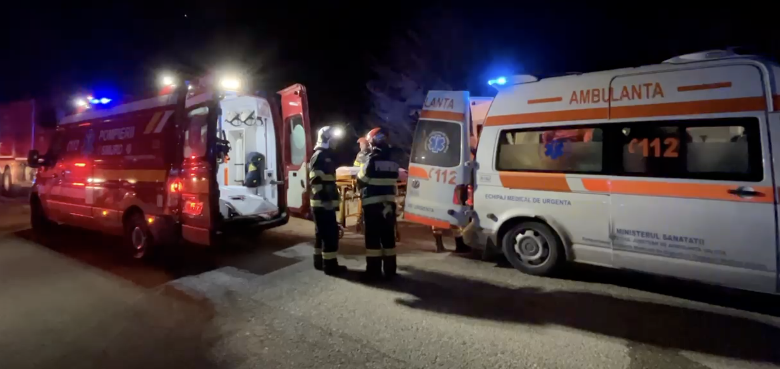 Au murit bărbatul și tânăra din mașina care a căzut în Olt. Băiatul de cinci ani rămâne în stare gravă, internat la Sibiu