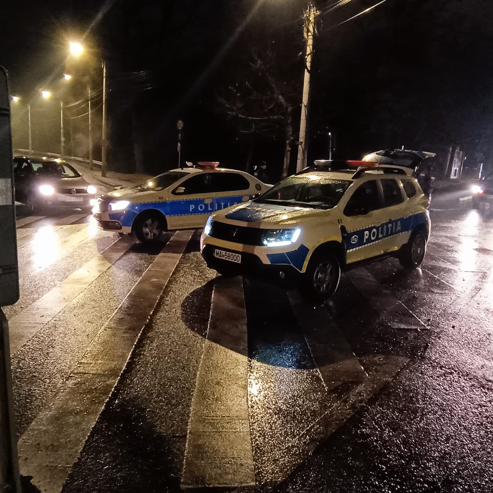 Razie a polițiștilor sibieni, azi noapte: în doar două ore au controlat 85 de autovehicule, au verificat 92 de persoane și au efectuat 82 de testări