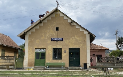 Proiectele Maratonului: Prietenii Mocăniței au nevoie de 17.000 de lei pentru a reabilita fațada gării din Cornățel