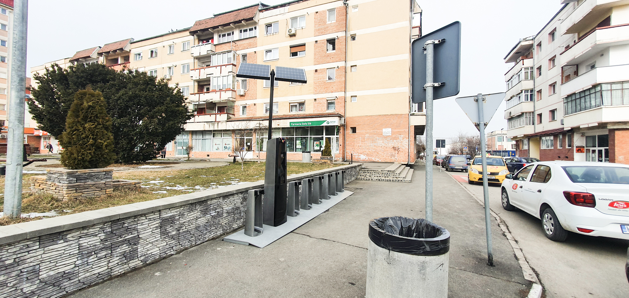 Lucrările de pe strada Ludoș au lăsat cartierul Valea Aurie fără energie electrică: a fost atins un cablu. Se lucrează pentru remedierea problemei