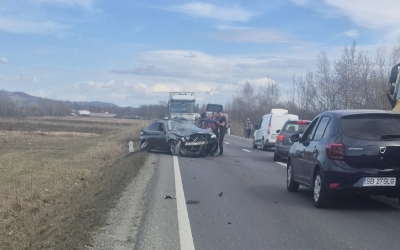 Trafic blocat pe DN 1, lângă Porumbacu de Jos. Un tânăr de 20 de ani a fost transportat la spital