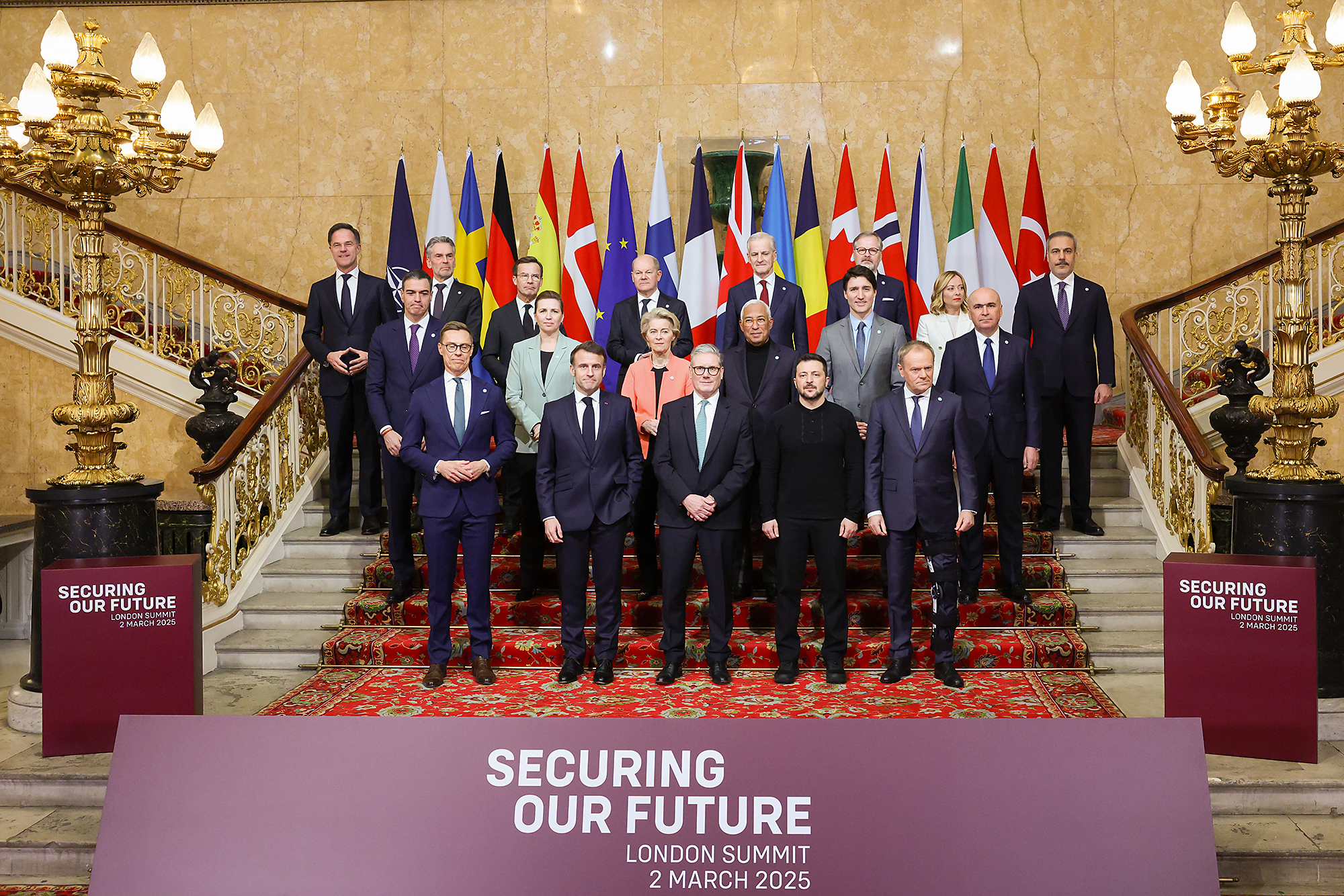 Președinta CE: UE trebuie să se reînarmeze „urgent” și să se pregătească „pentru ce este mai rău.” Washingtonul îi sugerează lui Zelenski că ar trebui să demisioneze