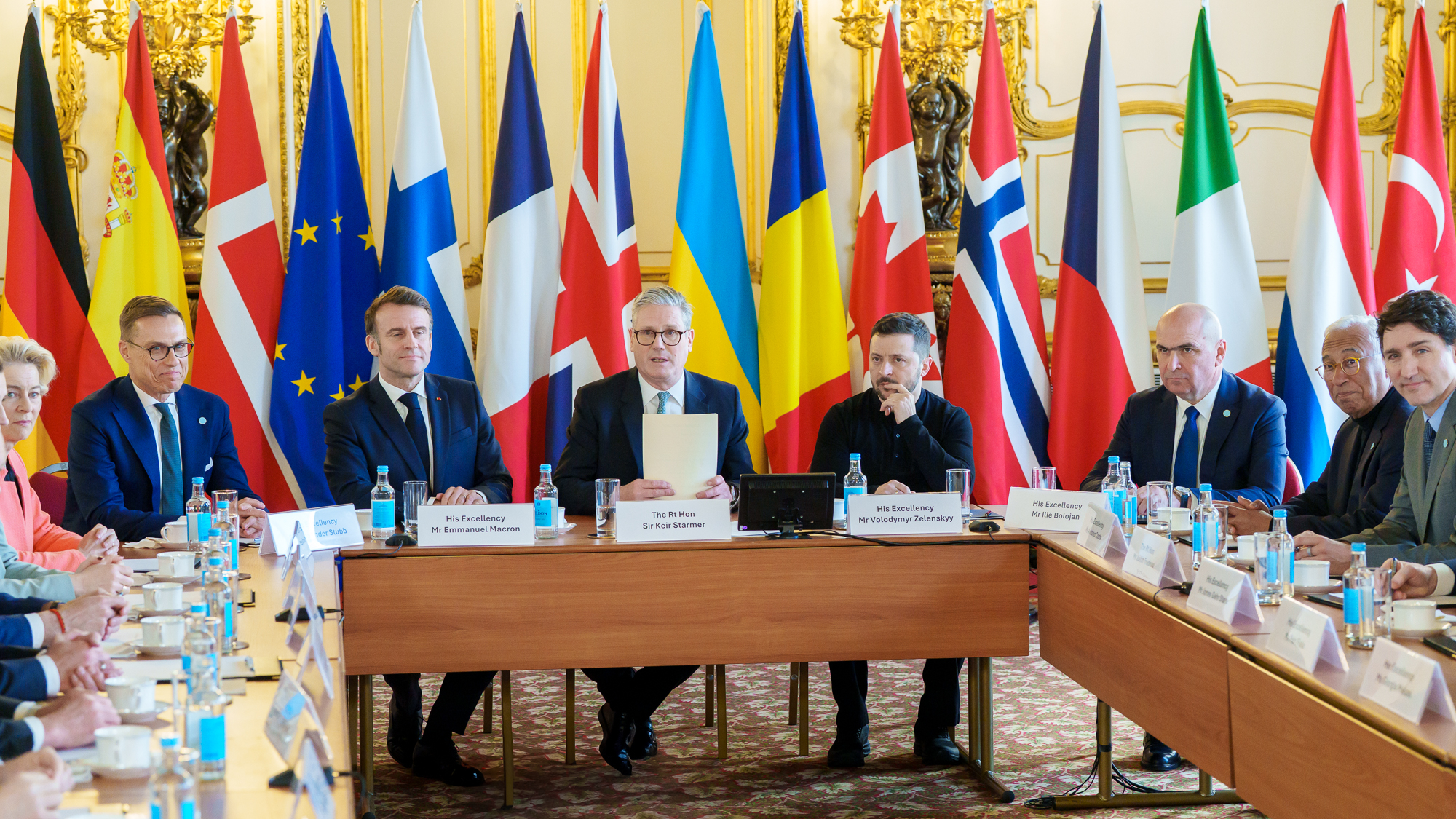 Ilie Bolojan, așezat lângă Zelenski, la Summitul liderilor privind Ucraina. Starmer: Europa trece printr-un „moment unic” pentru securitatea sa