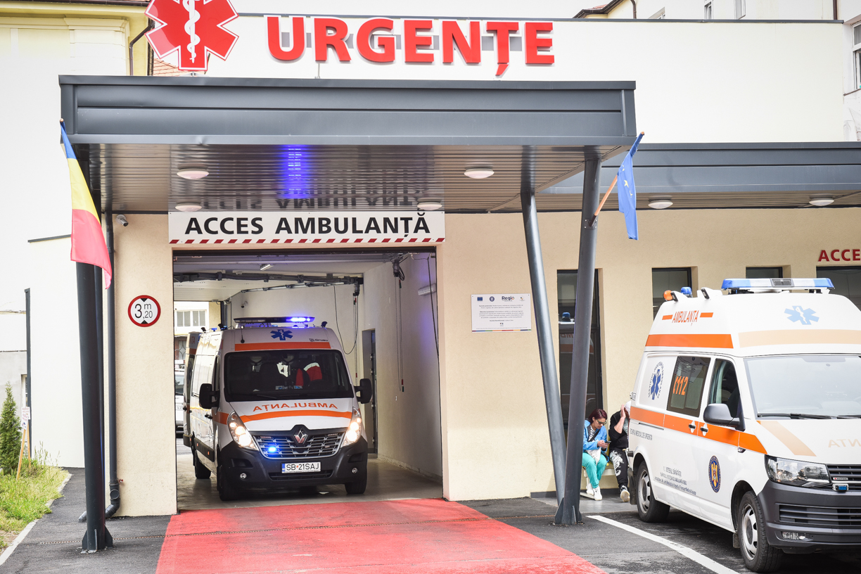 Pietonul rănit grav în accidentul de sâmbătă, pe DN1, în zona Șelimbăr, este intubat și internat la ATI. Bărbatul de 73 de ani, acroșat pe Calea Șurii Mici, nu a avut nevoie de internare