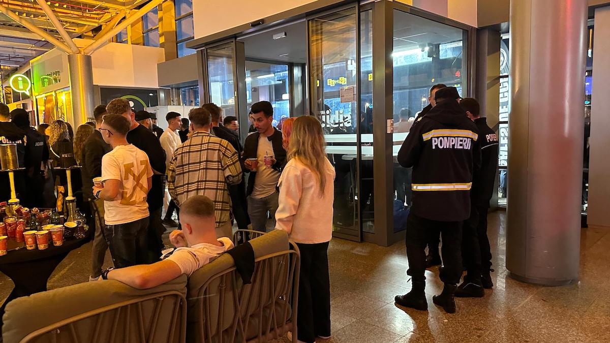 Pompierii sibieni i-au amendat pe organizatorii petrecerii de la Aeroport cu 2.500 de lei. ISU: „Pentru o serie de nereguli”