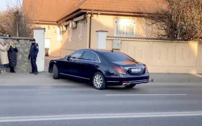 Jandarmii continuă să păzească perimetrul din jurul casei lui Iohannis. ”Jandarmeria sprijină în mod proactiv SPP pentru eliminarea riscurilor și amenințărilor”