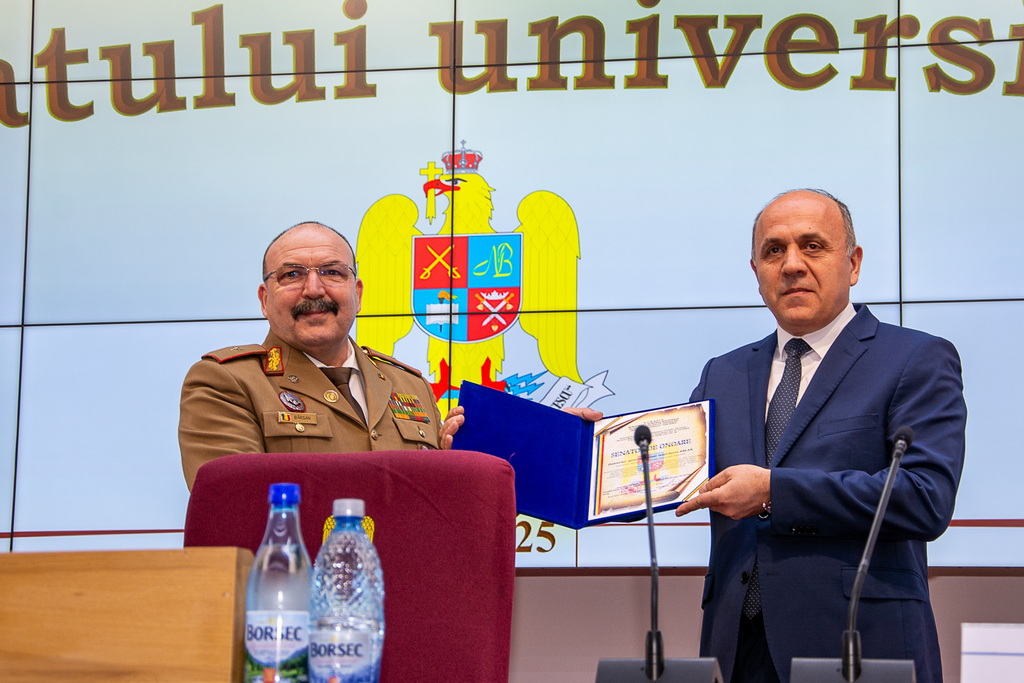 Directorul Serviciului de Telecomunicații Speciale, Sorin Bălan, a devenit „senator de onoare” la AFT Sibiu