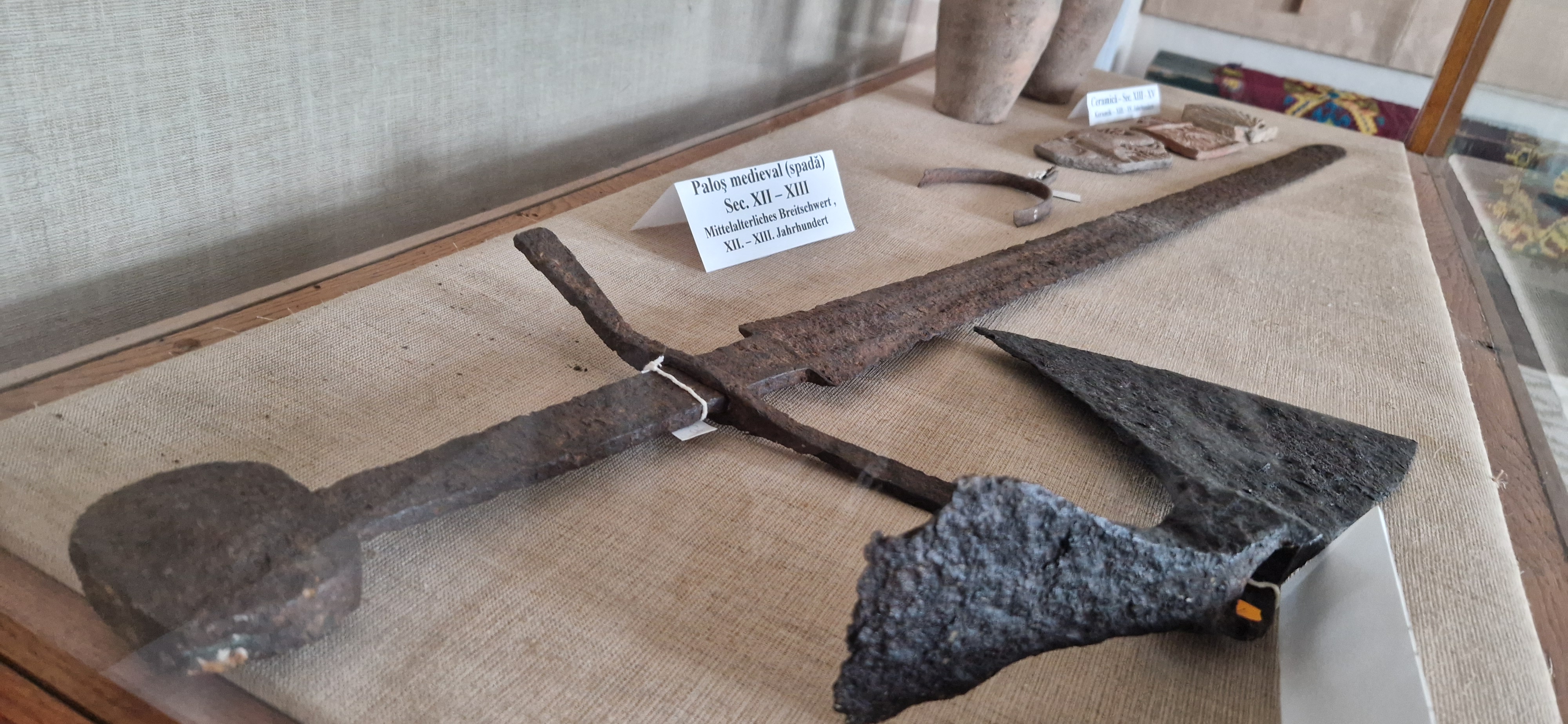 Misteriosul paloș medieval, descoperit întâmplător de un plugar pe Valea Hârtibaciului: ”Nu a fost niciodată cercetat în detaliu”