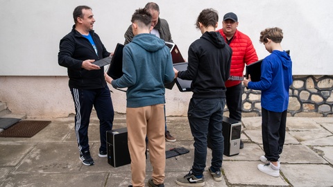 Proiectele Maratonului: Grupul de inițiativă „Un calculator, o șansă în viață” are nevoie de 9.000 de lei pentru recondiționarea a 40 de calculatoare pe care să le doneze copiilor nevoiași