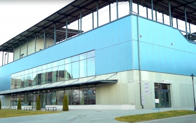 VIDEO Bază sportivă pentru orele de sport ale elevilor de la o școala din Mediaș. Terenurile se pot și închiria