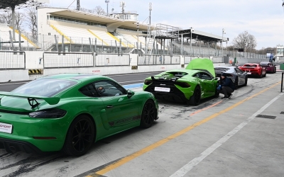 Curs de ”conducere agresivă” pe circuitul Monza. Cum să conduci un Lamborghini cu peste 250 km/h fără să-l faci praf. „Ai timp o secundă să reacționezi”
