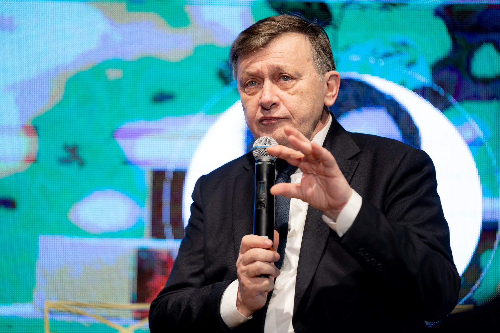 Crin Antonescu, referitor la discuțiile Ciolacu - Lasconi: Nu e cazul ca domnul prim-ministru să pună problema demisiei