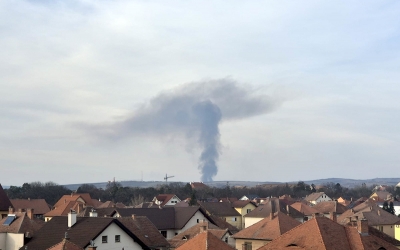 Incendiile de vegetație se văd și din Sibiu: au cuprins rezervația naturală de la Mândra, unde sunt 89 de specii clocitoare. În județul Vâlcea, incendiile au ucis o persoană