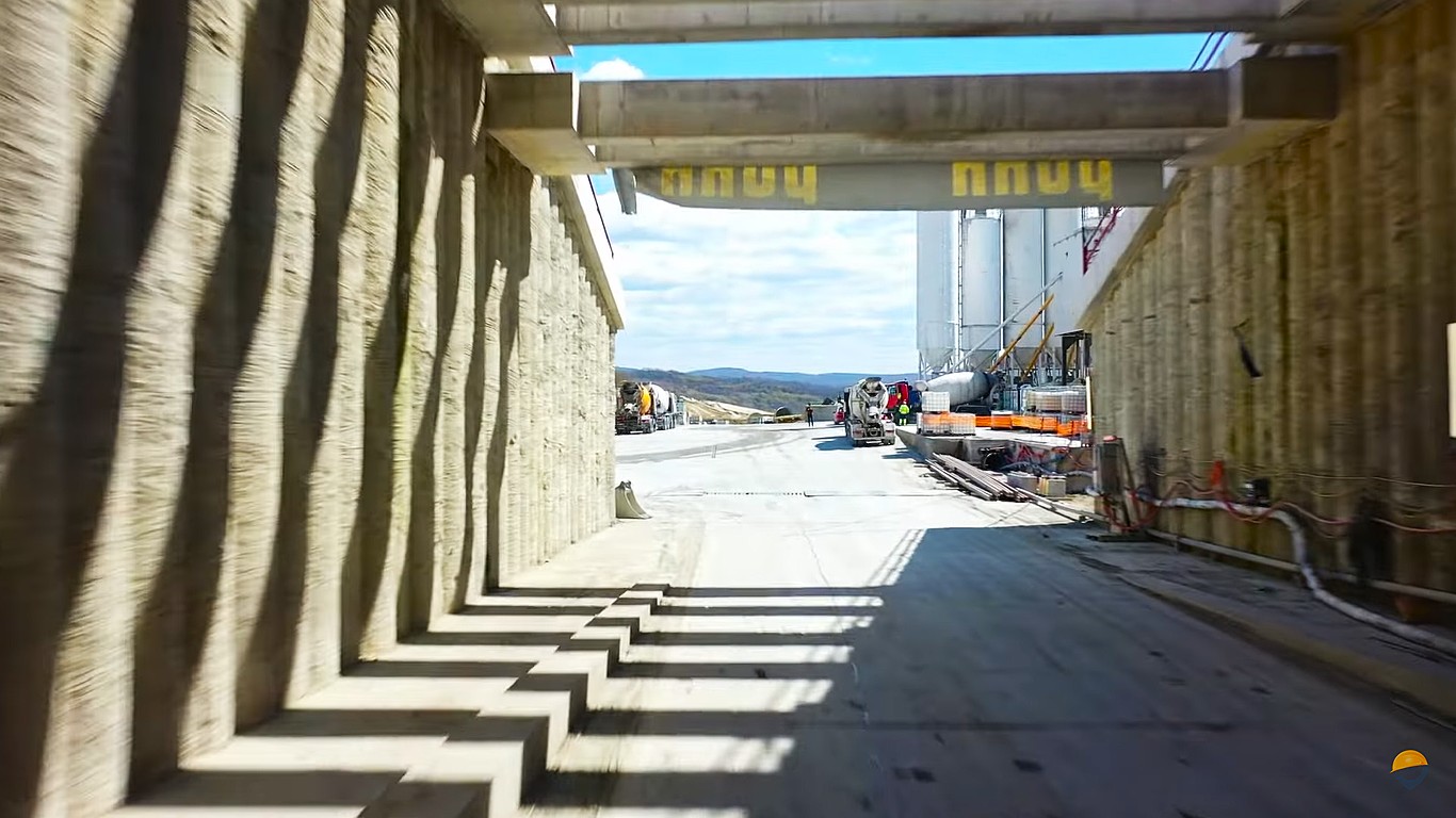 FOTO Primul tunel de pe autostradă va fi străpuns în întregime săptămâna viitoare. Pro Infrastructura: Până în iulie 2026 va fi gata lotul Tigveni – Curtea de Arges