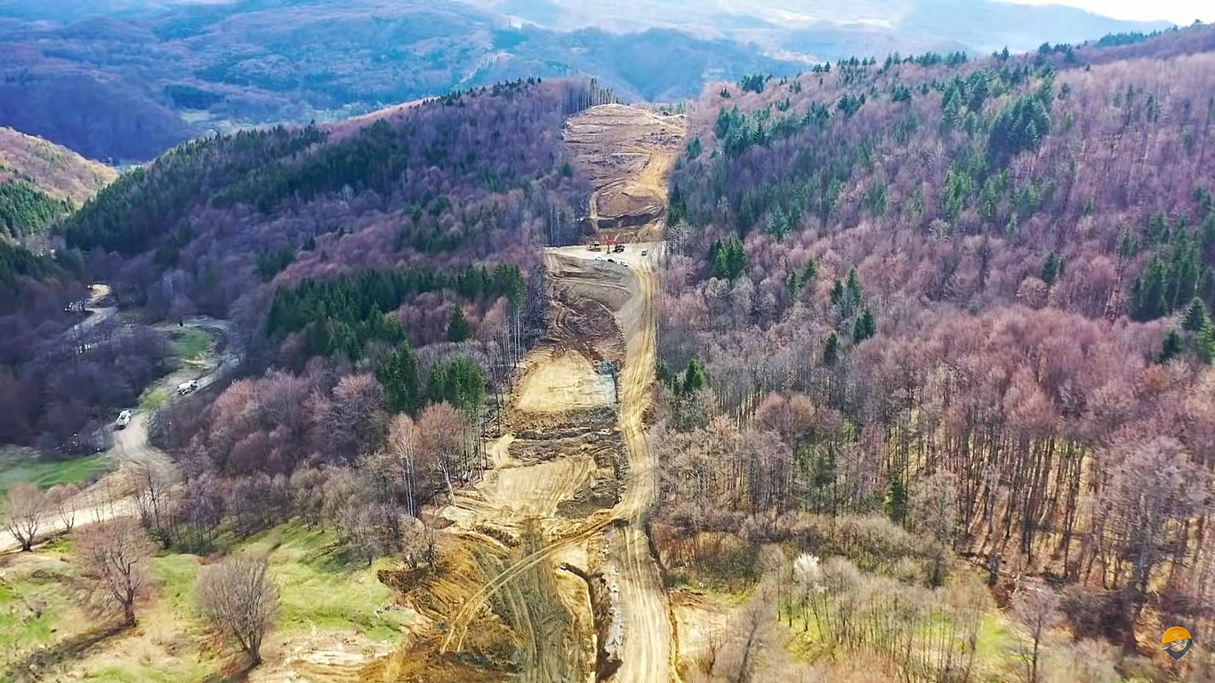 Pro Infrastructură: În premieră națională, prima filmare aeriană continuă între tunelul Poiana și capătul lotului de lângă Tigveni. „Greul de-acum începe”