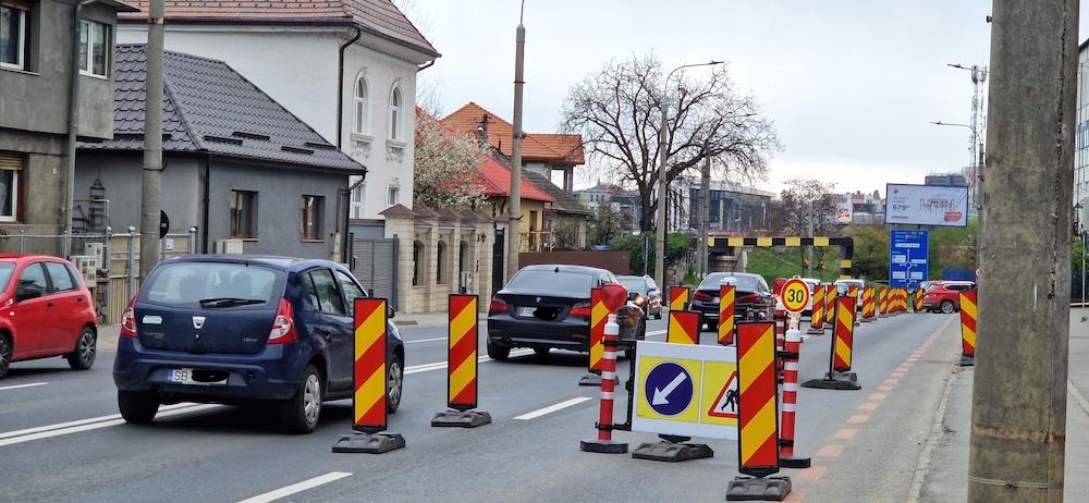 ACTUALIZARE „Doi băieți din Caraș”. Închisă pe jumătate de sâmbătă, pe șoseaua Alba Iulia nu lucrează mai nimeni