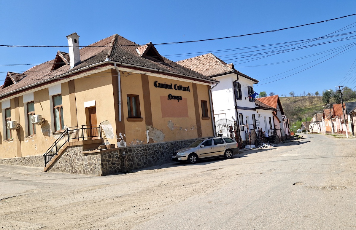 Nemșa: copil de 11 ani, lovit de o mașină în timp ce era pe bicicletă