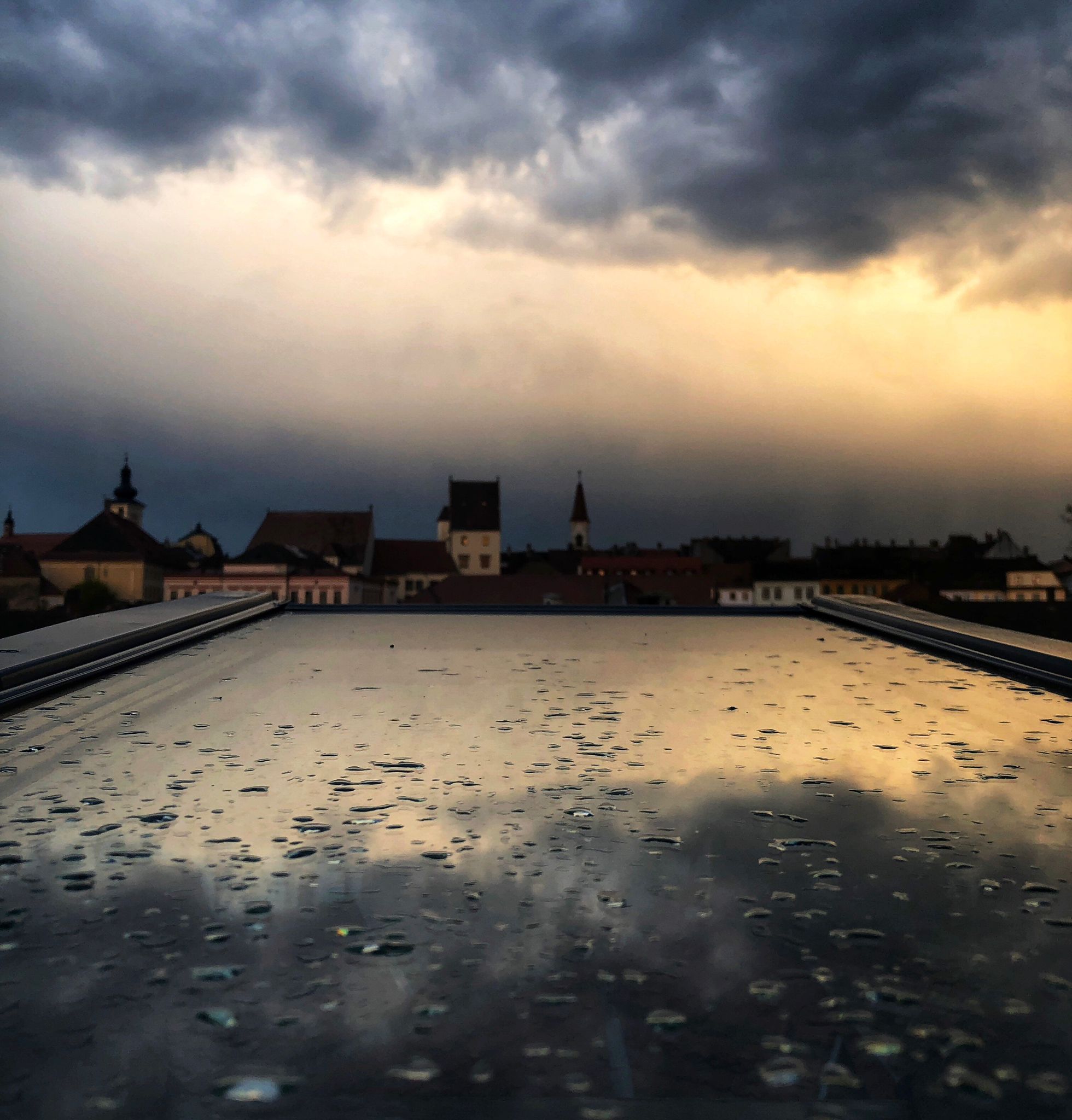 Cod galben de ploi torențiale și vijelii miercuri, în tot județul Sibiu
