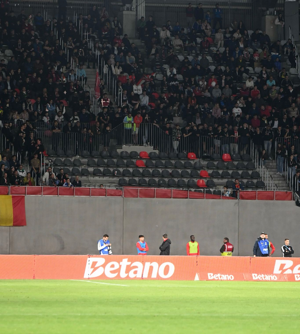 Jandarmeria, după meciul Hermannstadt - Rapid: Patru suporteri sibieni amendați și dați afară cu interdicție pe stadion. Galeria Sibiului a plecat în semn de protest