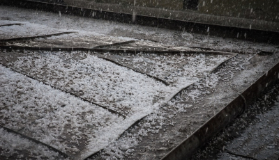 Cod Galben: Meteorologii anunță averse, grindină și vijelii în week-end