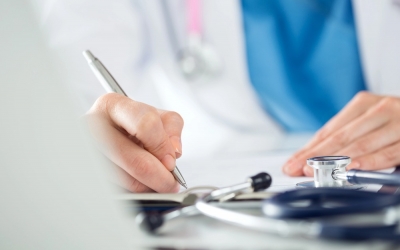 46 de medici din Sibiu au cerut actele să plece în străinătate, în ultimii 3 ani. ”Sunt dificultăți în asigurarea liniilor de gardă”. Dar avem cel mai mare număr de medici din ultimii 33 de ani