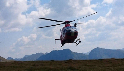 Turist polonez, accidentat după ce a căzut pe zăpadă, pe traseul dintre Lacul Avrig și Cabana Gârbova. A fost preluat de elicopterul SMURD Brașov