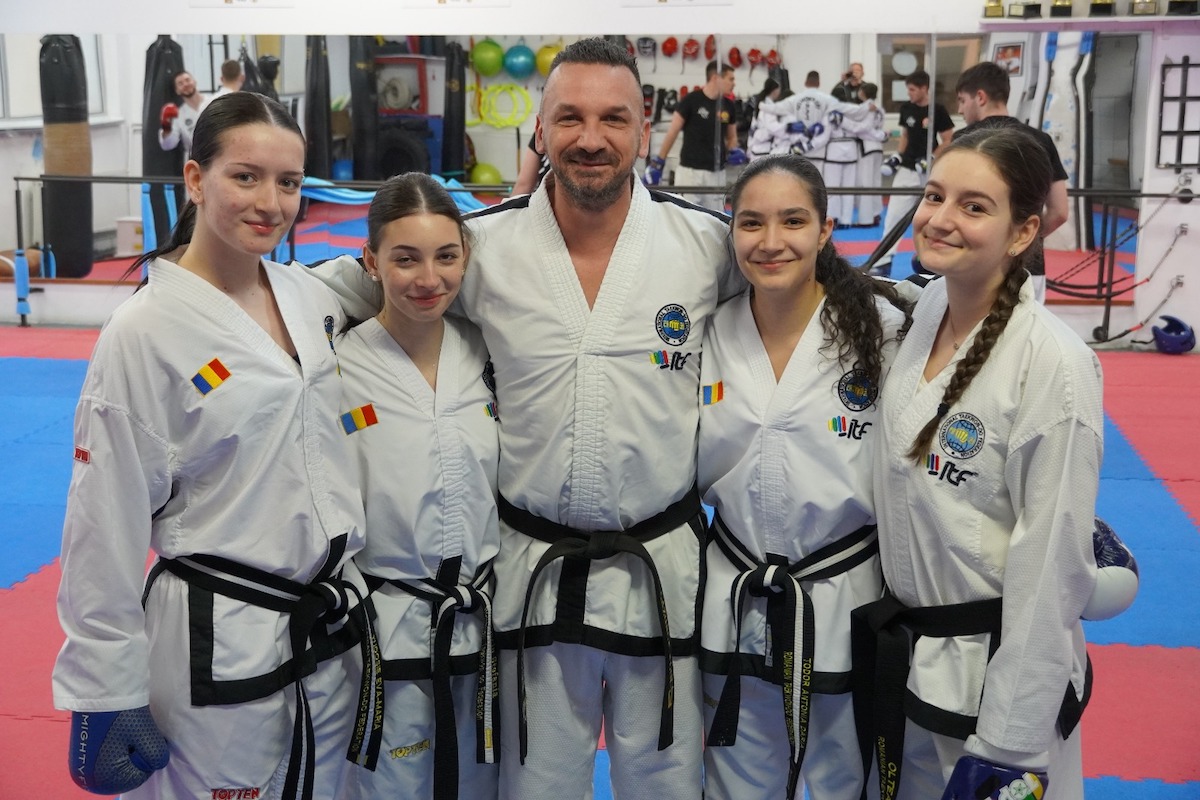 13 sportivi de la Puma Sibiu vor pleca în cantonamentul lotului național al României de taekwon-do ITF. Antrenorul Alin Lăzurca: „Disciplina este esențială. Masa de Paști va fi săracă în drob și friptură de miel”