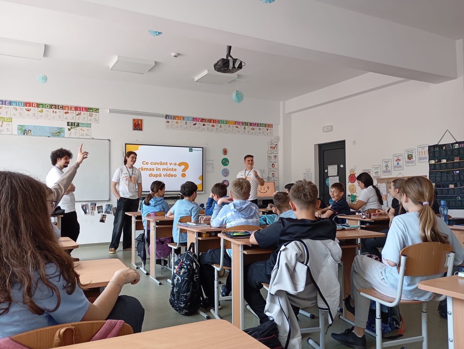 Elevii sibieni au participat la cea mai mare lecție globală. A fost predată în peste 100 de țări și 11 orașe din România