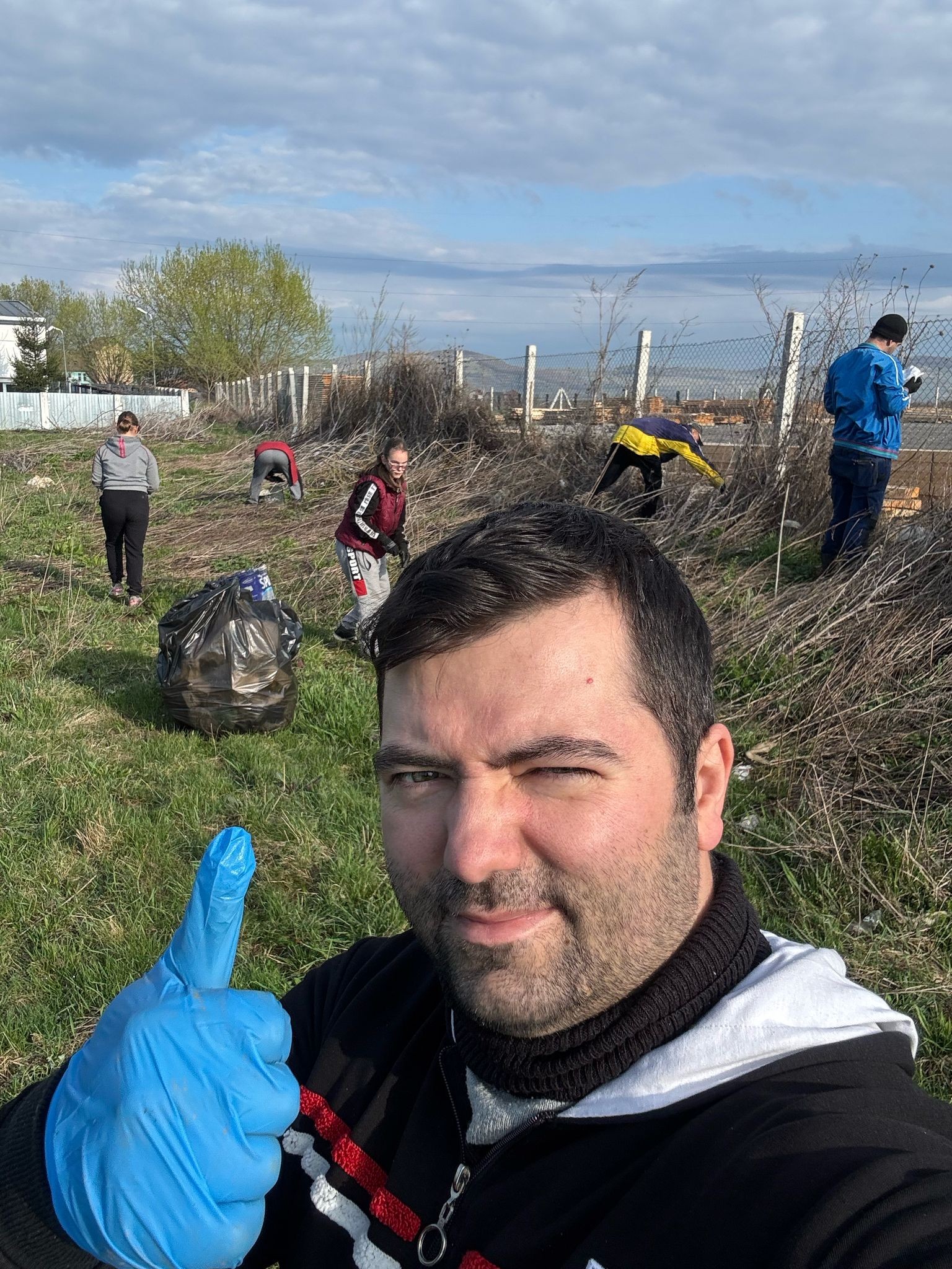 Unic în județul Sibiu: Aproape 500 de voluntari au făcut curat în Avrig și împrejurimi, strângând peste 4 tone de deșeuri