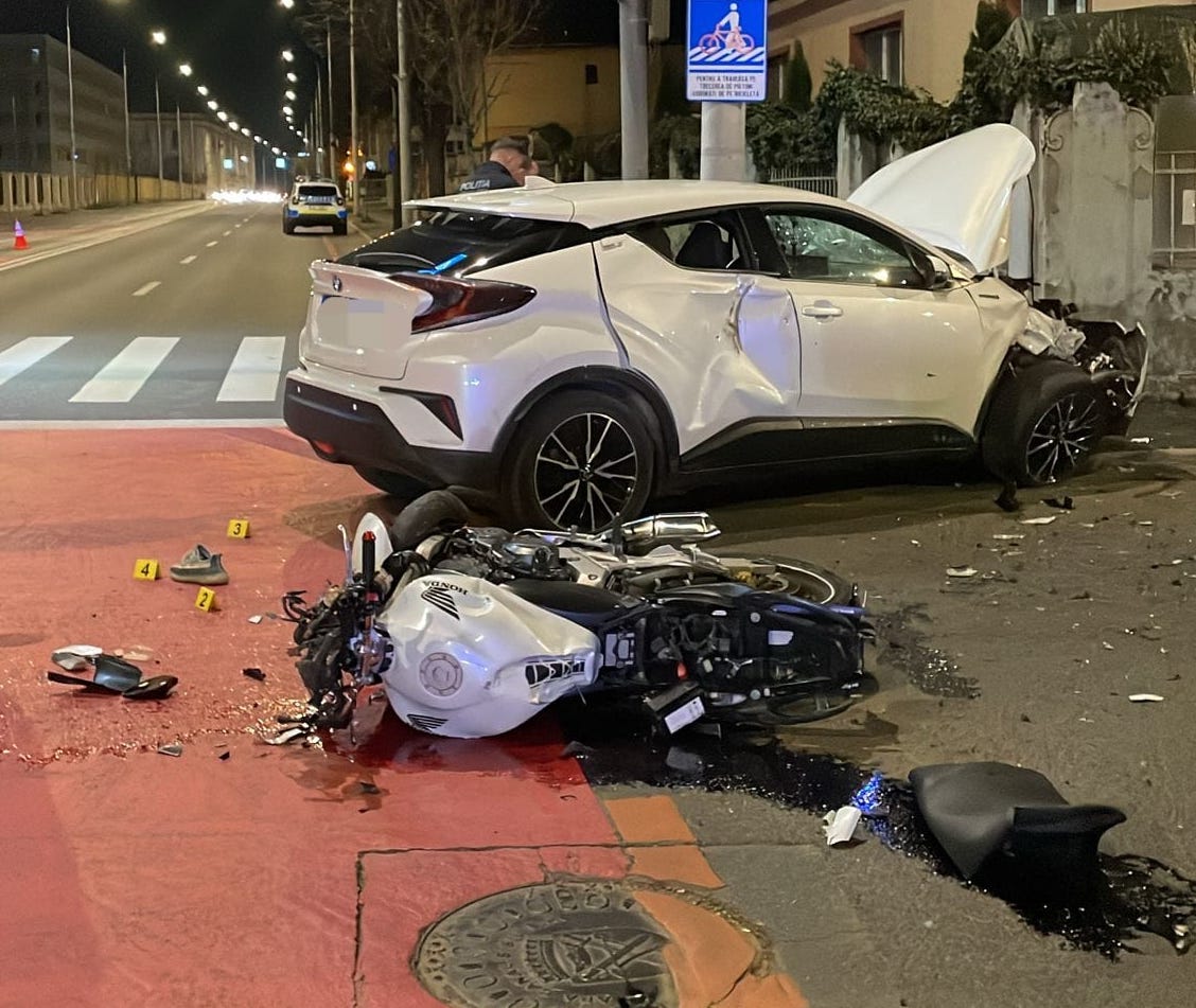 Starea motociclistului de 21 de ani rănit grav pe bulevardul Vasile Milea se îmbunătățește. Medic: este conștient, cooperant și urmează să-i fie rezolvate fracturile
