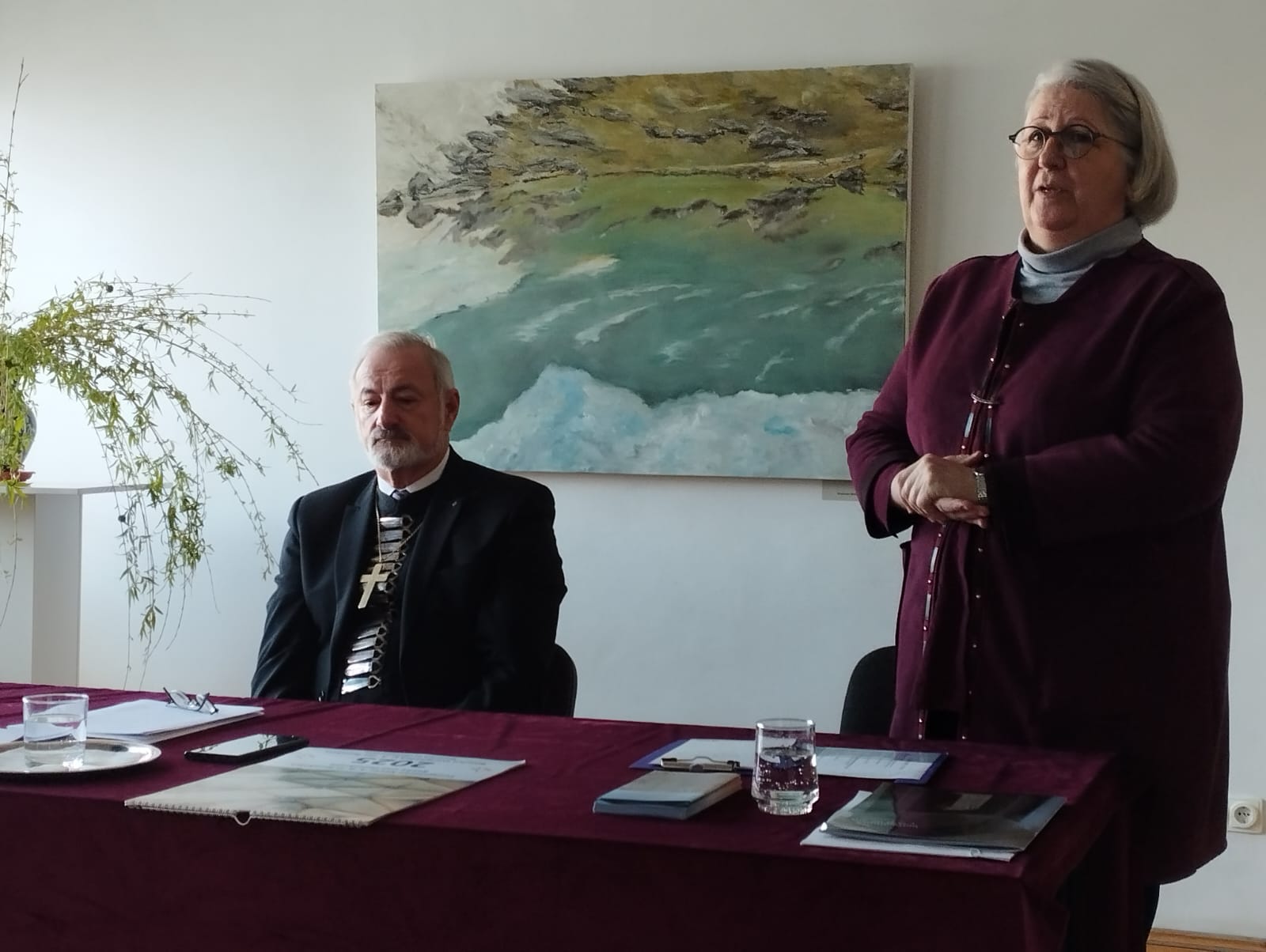Biserica și Democrația: Episcopul evanghelic Reinhart Guib spune că ar putea fi succedat de o femeie, dacă așa vor decide membrii bisericii