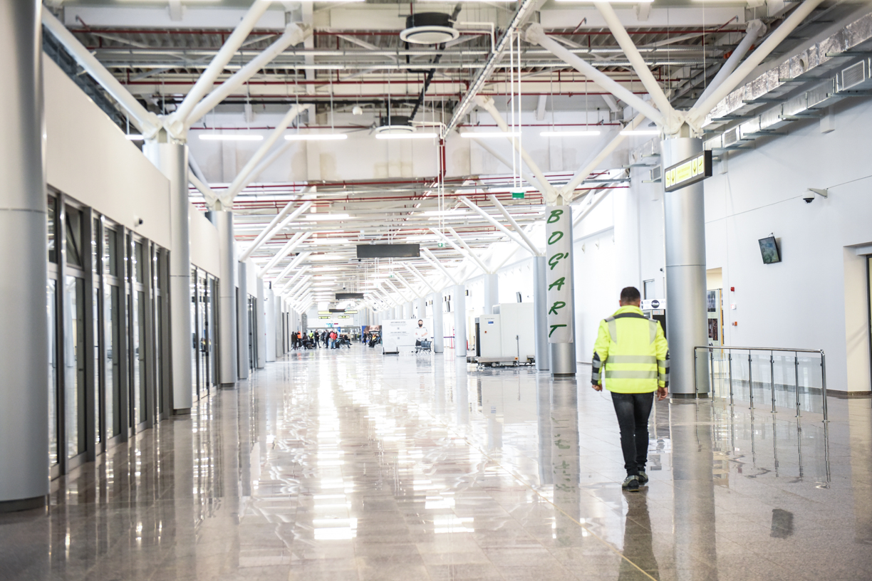 La aproape 1,1 milioane de lei sunt estimate serviciile de curățenie, salubrizare și deszăpezire la aeroportul din Sibiu