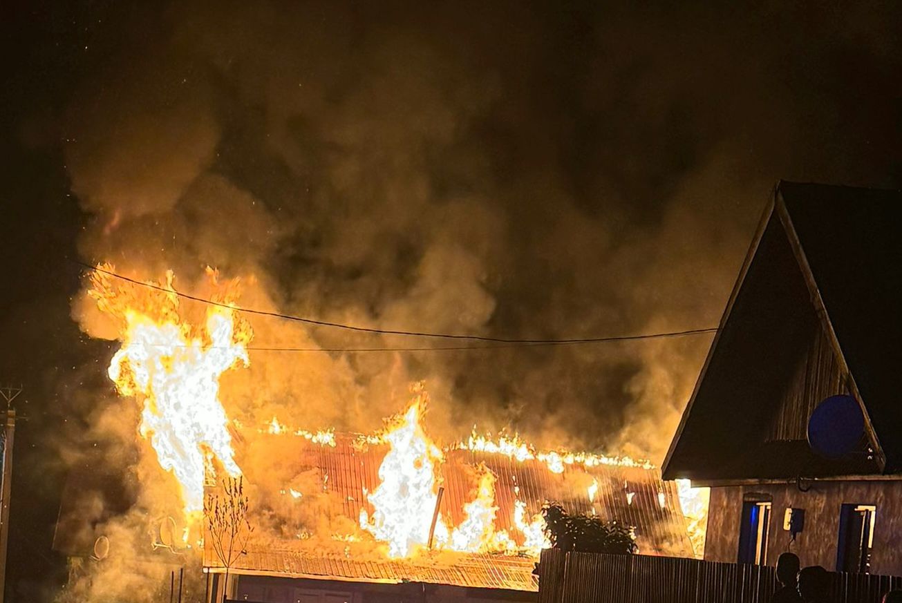 Incendiu puternic în Arpașu de Jos. O locuință a fost distrusă complet