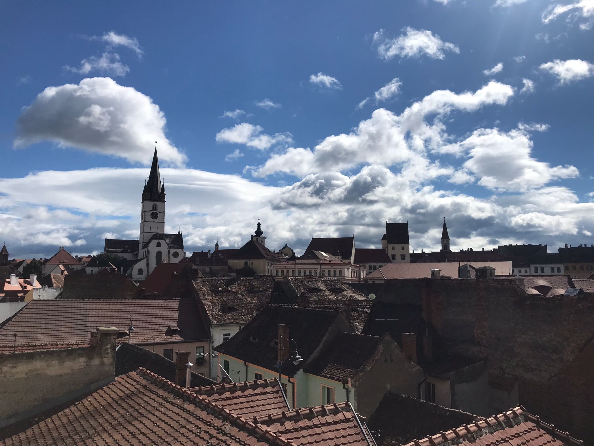 Ce facem în weekend? Noaptea Muzeelor, drumeții, spectacole, seară de prosecco și vot pentru turul doi al alegerilor prezidențiale