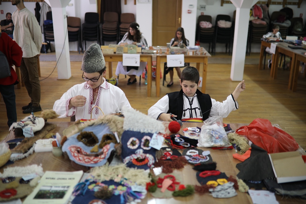 68 de elevi din 22 de școli vor participa la faza județeană a Olimpiadei Meșteșuguri artistice tradiționale, în Muzeul Astra