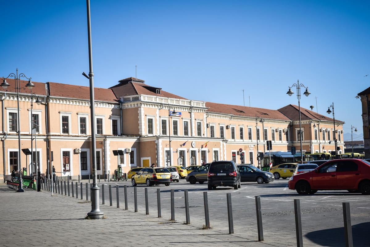 Polițiștii l-au reținut pe bărbatul care l-ar fi atacat cu macetă, pe stradă, pe un cisnădian